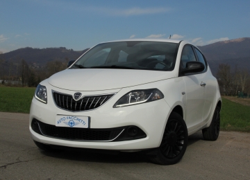 Lancia Ypsilon 1.0 MILD- HYBRID